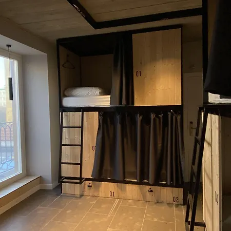 Surf House Ostello *