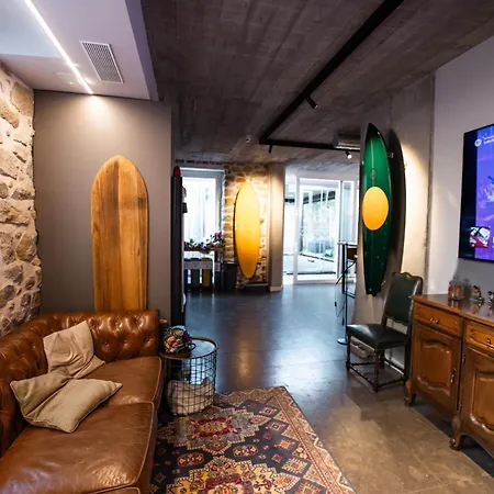 Surf House *