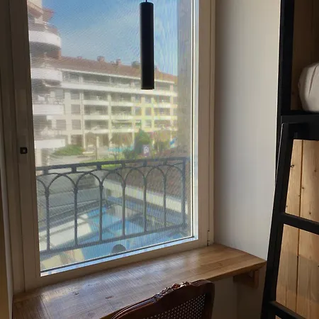 אכסניה Surf House זראוטס