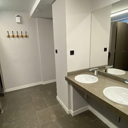 Surf House אכסניה זראוטס