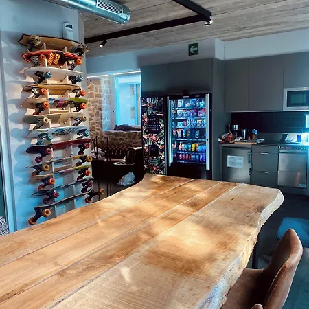 Surf House אכסניה זראוטס