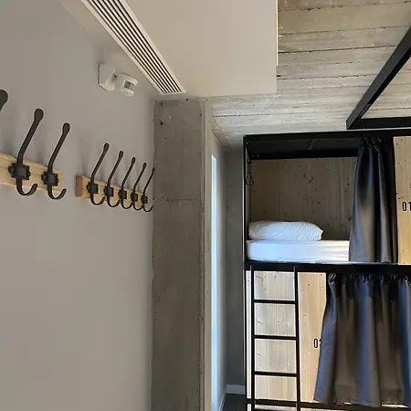 אכסניה Surf House זראוטס